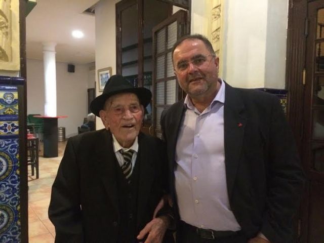El alcalde de Totana felicita a su vecino más mayor, Juan Tudela Piernas “El Tío Juan Rita”, que hoy cumple 104 años