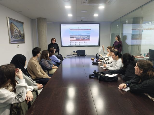 Fomento acerca a los universitarios las herramientas clave de cartografía e información territorial para una planificación sostenible