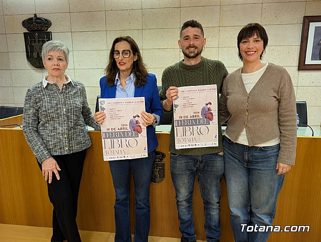 Totana celebra este domingo la II edición de la feria del libro en la plaza de la Balsa Vieja