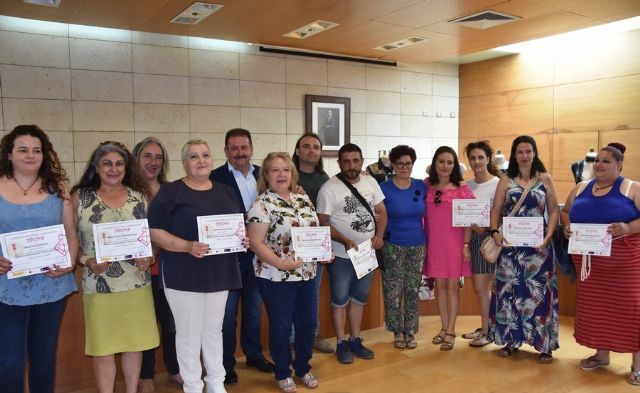 Un total de diez personas participan en el programa 'Camina entre telas' que promueve la Asociación Proyecto Abraham para impulsar su inserción sociolaboral