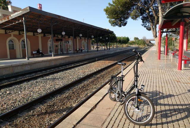 El alcalde propone que se reserve un vagón especial para el transporte de bicicletas en el servicio ferroviario de Cercanías en la línea Murcia-Águilas