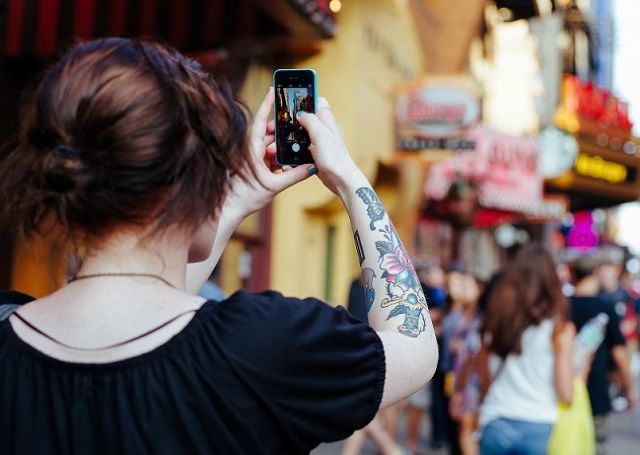 El 30% de los viajeros todavía lleva cámara de fotos