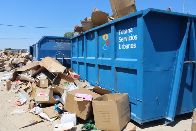 Se insta a los ciudadanos a utilizar el ecoparque municipal antes de hacer un mal uso de los contenedores distribuidos por el casco urbano y su extrarradio