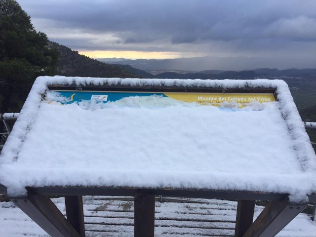 Se corta al tráfico el acceso al Collado Bermejo desde Las Alquerías, en Sierra Espuña, debido a las placas de hielo en la carretera