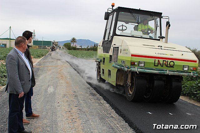 La Concejalía de Caminos pavimenta, con recursos propios, los caminos de COATO y Ezequiel, junto a la Ciudad Deportiva