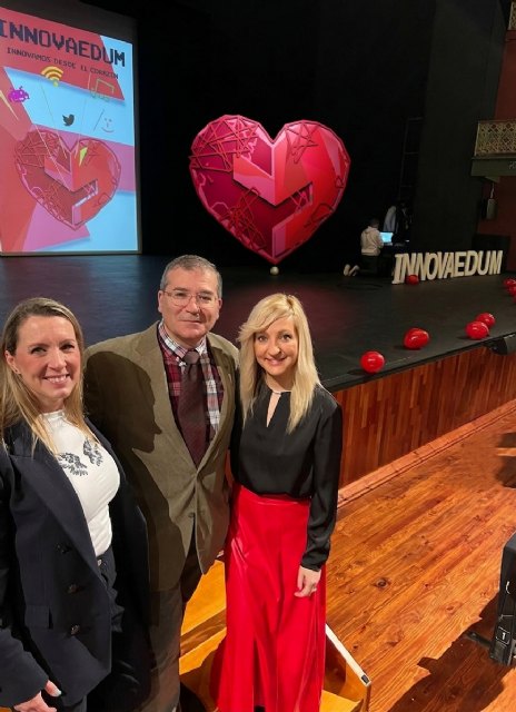Con María Robles Mateo y Adelia Gálvez Manteca (Vicepresidente de Direcmur y de Innovaedum)