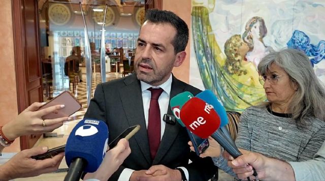 VOX acusa a Antelo y Virginia Martínez de “transfuguismo” y de “traicionar la voluntad de los votantes”