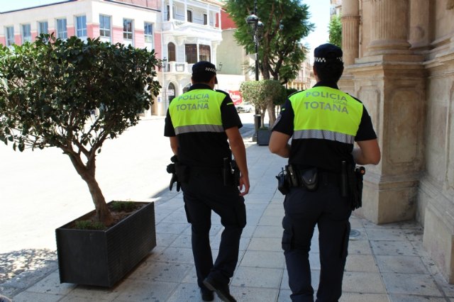 Adjudican el nuevo contrato menor del vestuario para la Policía Local en época estival