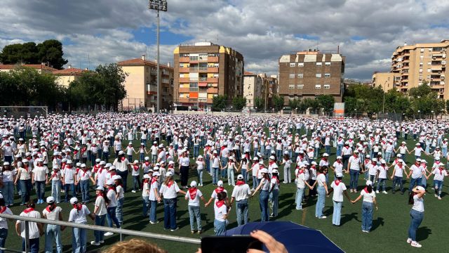 Más de 3.000 estudiantes de un centenar de centros educativos participan en el IX Encuentro Regional de Danzas del Mundo