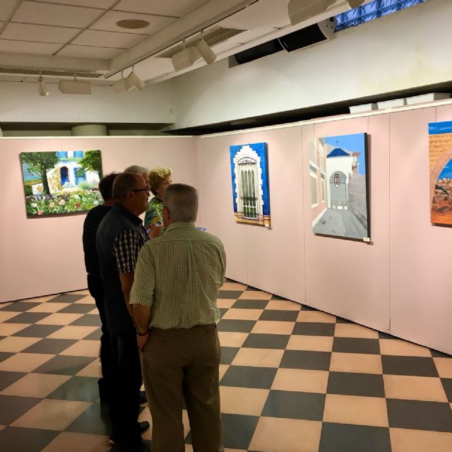 Diecisiete artistas protagonizan la exposición de pintura 'Totana, el color de un Centenario', organizada por la Asociación de Pintores 'Con-Traste'