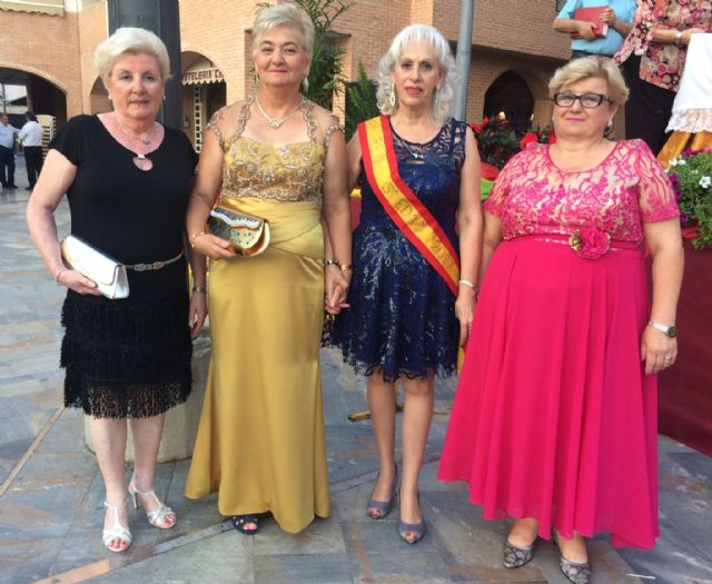 Julia Martínez es coronada como nueva reina de las fiestas de Personas Mayores del Centro Municipal de la Plaza Balsa Vieja