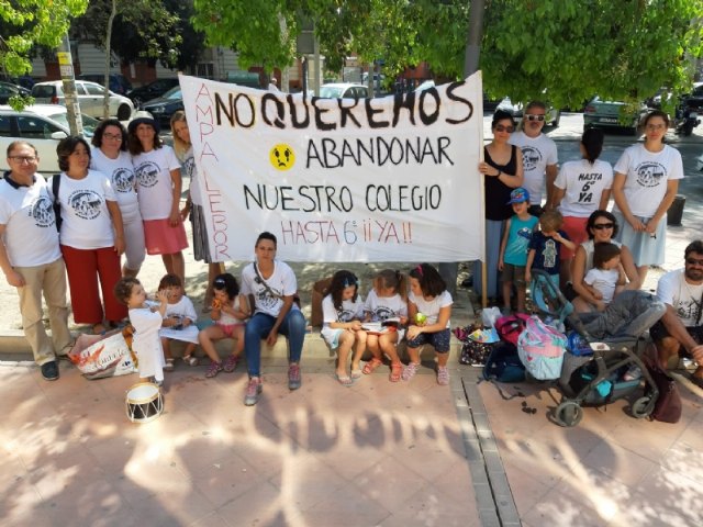 El concejal de Educación acompaña al AMPA del Colegio de Lébor en sus reivindicaciones ante la Consejería para la implantación del segundo tramo de Educación Primaria en esta diputación