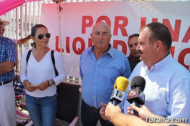 El alcalde de Totana se ofrece a mediar en el conflicto entre los socios cooperativistas productores de almendra y COATO