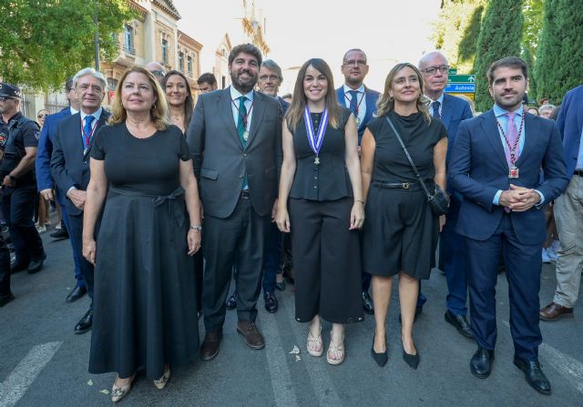 López Miras acompa&ntilde;a la Virgen de la Fuensanta en una romería 'histórica'
