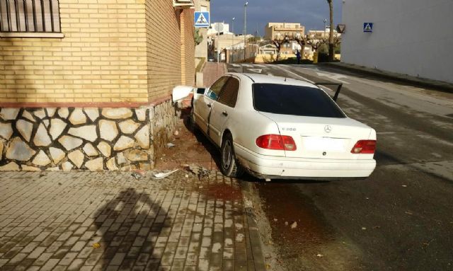 Agentes de la Policía Local de Totana recuperan un vehículo robado