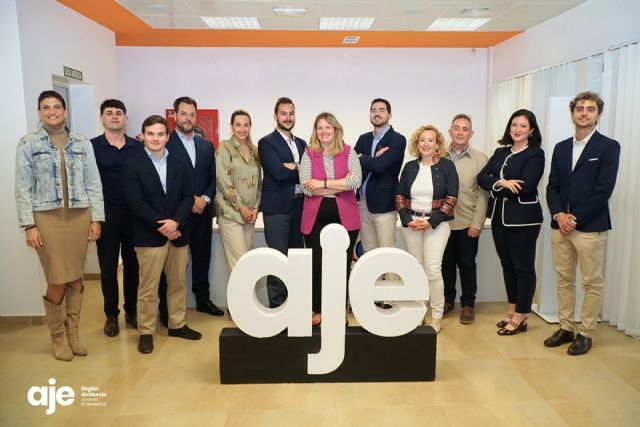 AJE Región de Murcia impulsa su nueva etapa con la constitución de su junta directiva tras la reelección de Almudena Abellán