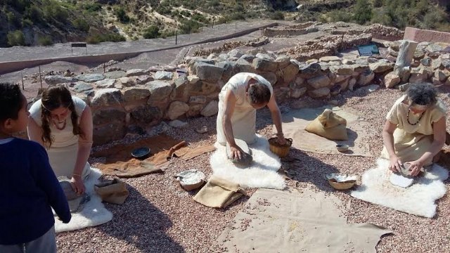 Se celebra la primera visita teatralizada al yacimiento arqueológico 'La Bastida' con éxito de organización y público