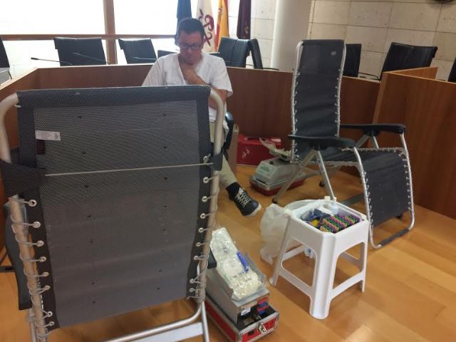 Vecinos de Totana visitan el Ayuntamiento para participar en la jornada solidaria de hemodonación en el salón de plenos