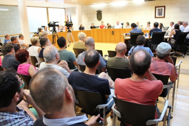 Se da cuenta al Pleno de las delegaciones de las distintas áreas y servicios, y la composición de la Junta de Gobierno Local del Ayuntamiento de Totana para esta legislatura