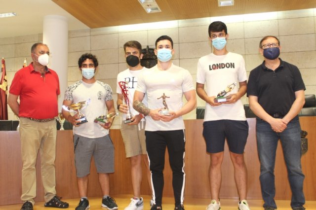 Entregan los trofeos de la Liga de Fútbol “Enrique Ambit Palacios” y la Copa Fútbol Aficionado “Juego Limpio” de la temporada 2021