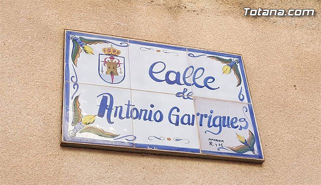 Un ciclista ha resultado herido en un accidente ocurrido en la Calle Antonio Garrigues de Totana