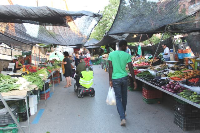 Los mercadillos semanales del miércoles se adelantan durante las próximas dos semanas al martes por coincidir con festivos de Navidad