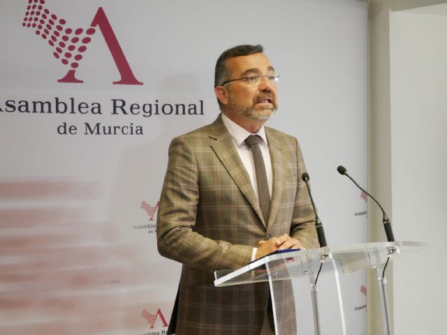 Albaladejo: 'El PSOE se pone en contra de la sociedad murciana, ya que la mayoría de las familias prefiere que sus hijos permanezcan en los colegios hasta los 14'