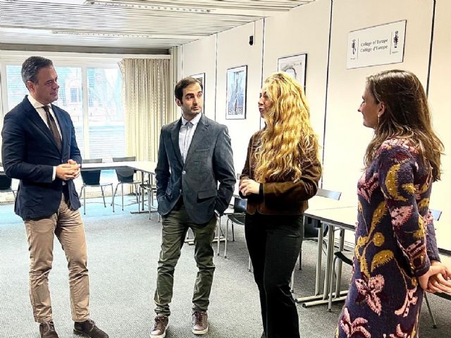 Los jóvenes de la Región podrán optar a dos becas para ampliar su formación en el Colegio de Europa el próximo curso
