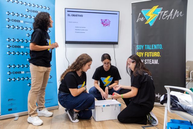 La Comunidad impulsa un nuevo programa para ayudar a las jóvenes a descubrir su talento científico y tecnológico