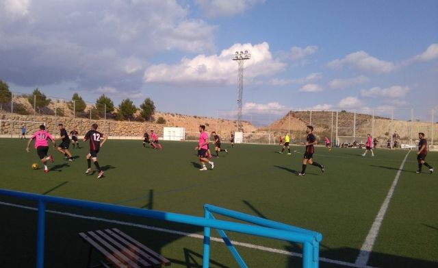 La Liga de Fútbol 'Enrique Ambit Palacios' aumenta la participación de la temporada pasada con un total de 287 jugadores, encuadrados en 13 equipos