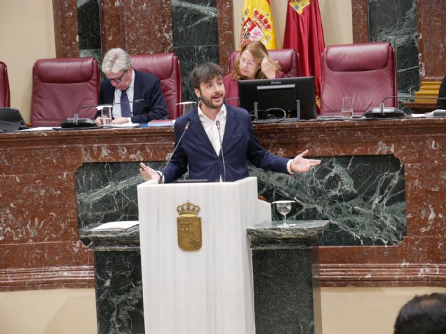 El PP exige en la Asamblea acabar con el 'teatrillo' de la izquierda en vivienda: 'menos propaganda y más llaves'