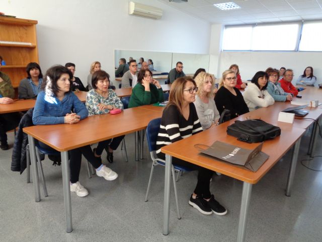 Un total de 25 personas participan en el 'Curso de Formación para la Atención a Personas Dependientes