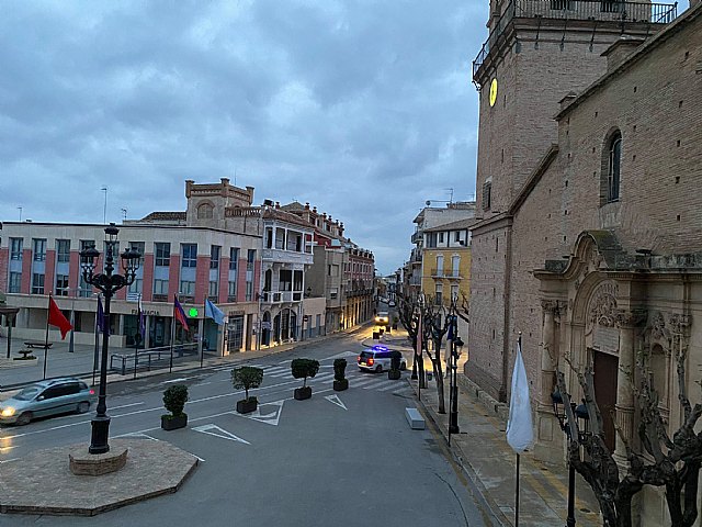Amanece un miércoles sin mercadillo y sin la bulla de estas horas en la Plaza