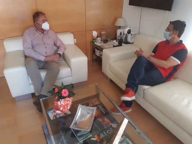 El alcalde se reúne con el presidente de D´Genes para abordar proyectos de futuro como la cesión de espacios del CAI