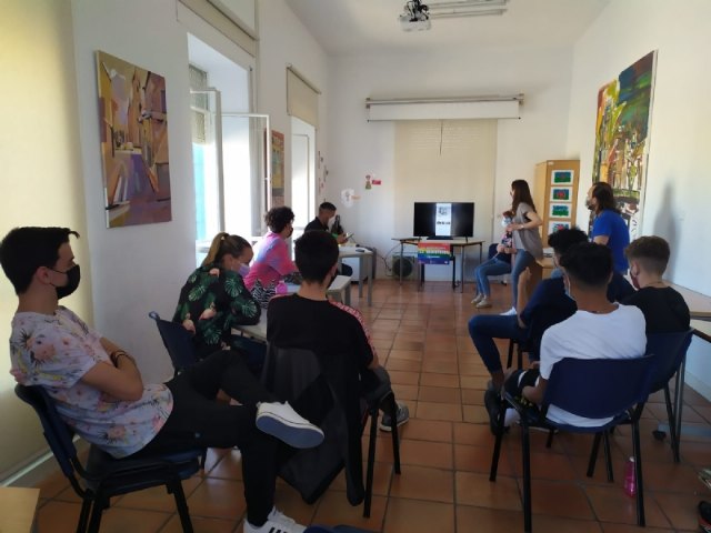 La Concejalía de Igualdad organiza talleres con jóvenes coincidiendo con el Día Internacional contra la Homofobia