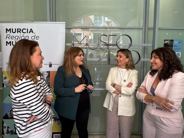 La Comunidad visibiliza el legado de Inés Salzillo con una placa del programa ´Murcia, Región de Mujeres´