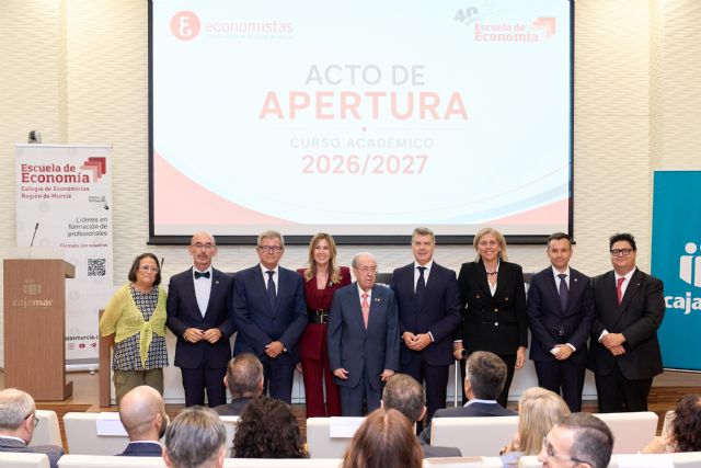 El Colegio de Economistas de la Región de Murcia homenajea a los directores de su Escuela de Economía en su 40 aniversario