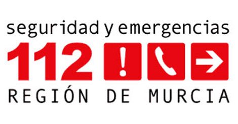 Servicios de emergencia acuden a sofocar un incendio declarado en un garaje de Totana