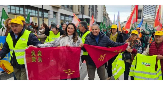 Cano: 'El campo español dice en Bruselas 'basta ya ante tanto recorte y tanta injusticia'