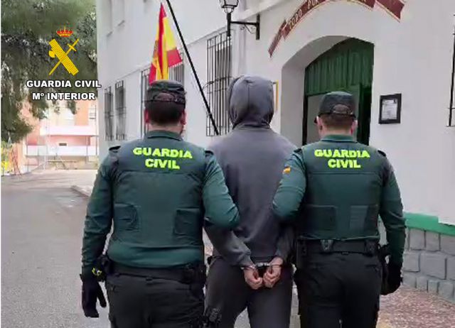 La Guardia Civil detiene a un preso que estafó 30.000 euros a la madre de otro interno