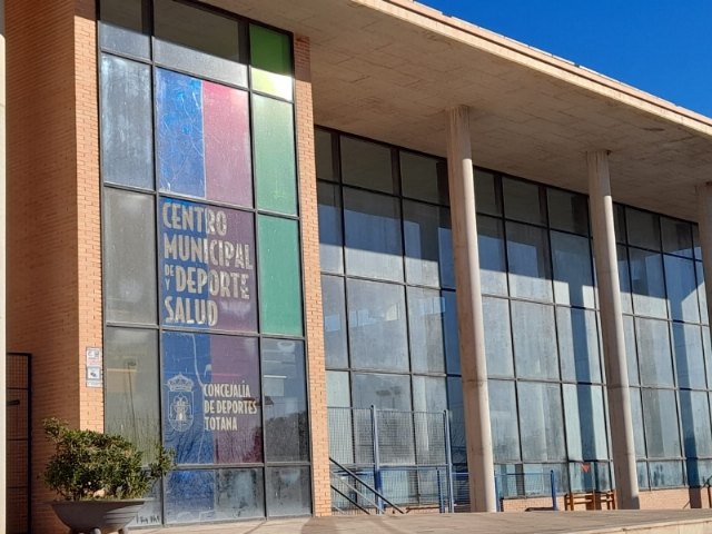 Inician el expediente para penalizar a la concesionaria del servicio de la piscina cubierta por incumplimiento de las obligaciones contractuales