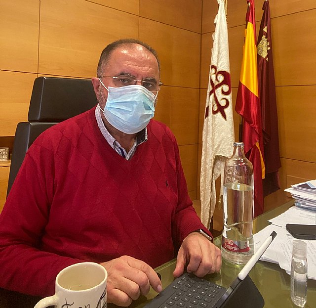 El alcalde informa de que los casos positivos por coronavirus no se han contagiado en el municipio