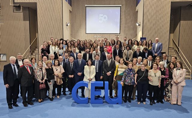 El consejero de Educación destaca la trayectoria del colegio CEU San Pablo en su 50 aniversario