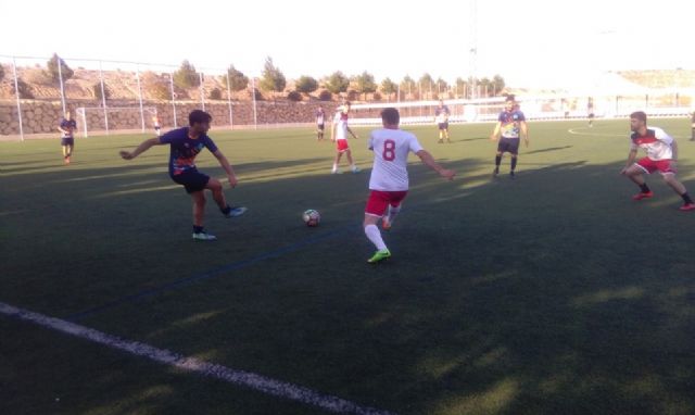Los equipos MV y Bar Restaurante Ruta 340, finalistas de la Copa de Fútbol 'Enrique Ambit Palacios'