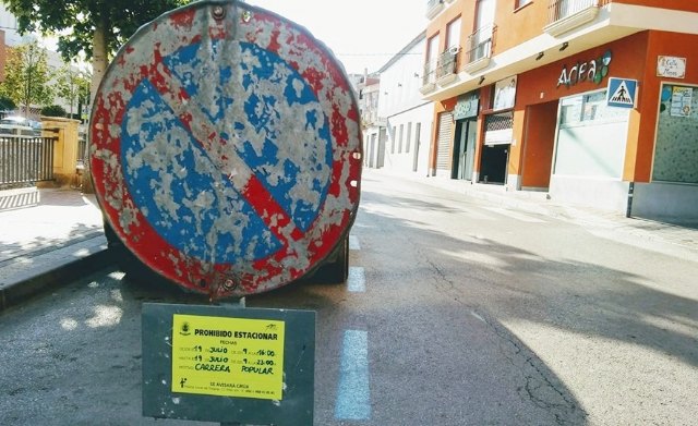 La Policía Local comunica el corte de varias calles o vías del casco urbano y del extrarradio durante estos días por diferentes motivos relacionados con las actividades de las fiestas patronales
