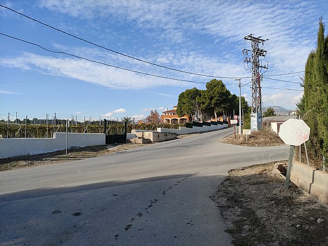 Ciclista de 31 años accidentada tras colisionar con turismo en un cruce en Mortí Bajo