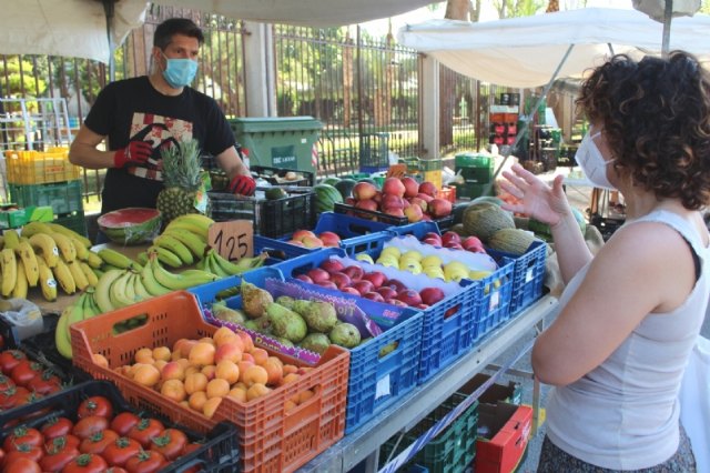 Se retoma el Mercadillo Semanal con una relativa normalidad tras nueve semanas sin celebrarse