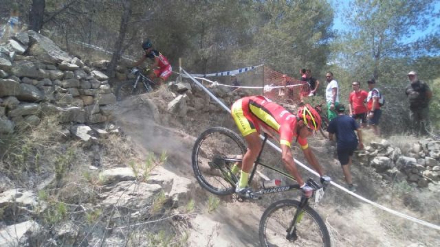 Victoria de Victor Perez del CC Santa Eulalia en categoria junior en Open de Andalucia de maratón