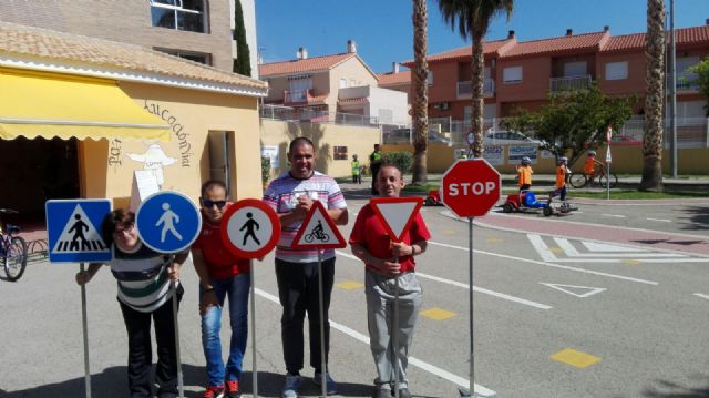 Los centros de Día para la Discapacidad del Ayuntamiento de Totana celebran una jornada especial de Educación vial