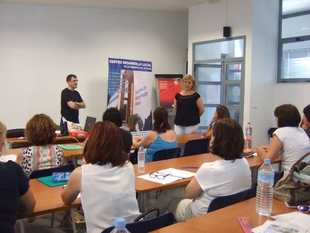 Comienza el 'Curso de formación para la Atención de Personas Dependientes' en el Centro de Desarrollo Local